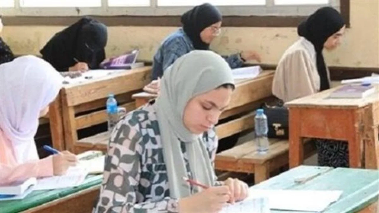 ساعات الحسم.. موعد ظهور نتيجة الصف الأول الثانوي بالاسم ورقم الجلوس عبر البوابة